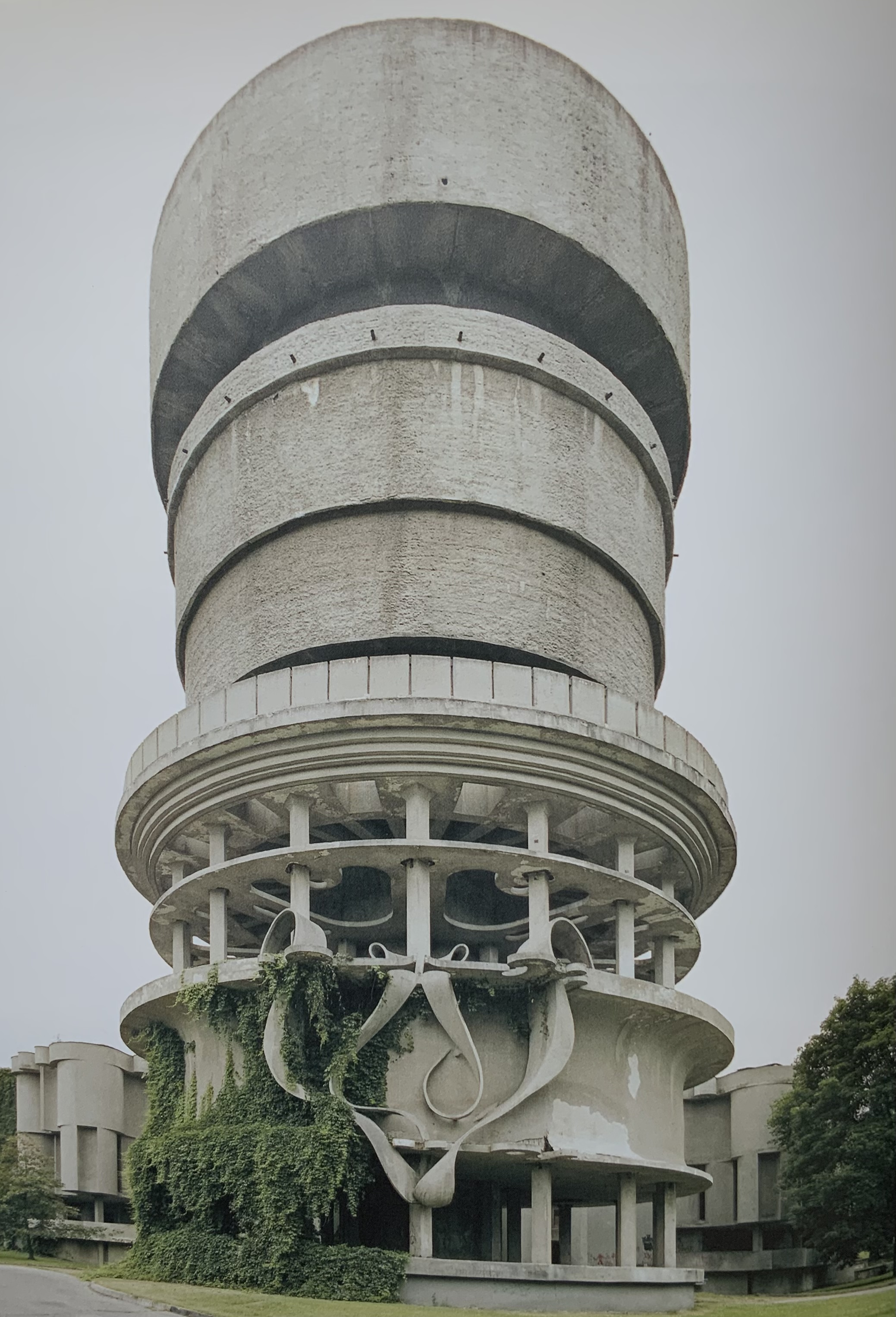 Modern Forms: A Subjective Atlas of 20th Century Architecture 7 Modern Forms: A Subjective Atlas of 20th Century Architecture