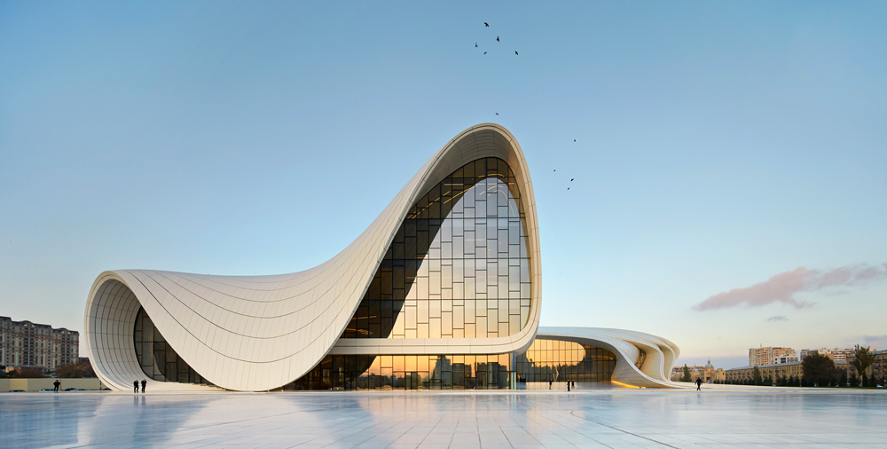 Zaha Hadid Architects, Centro Heydar Aliyev, 2013. Foto: Hufton Crow. Tomada de Pinterest.