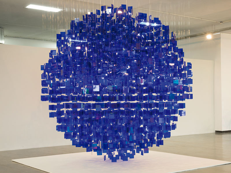 Julio Le Parc, La esfera azul. Imagen: Cortesía Centro Cultural Kirchner.